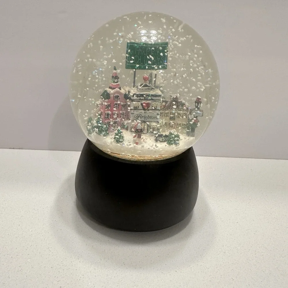 Vintage‎ Christmas BRIGHTON VILLAGE Storyland Musical Snow Globe – 